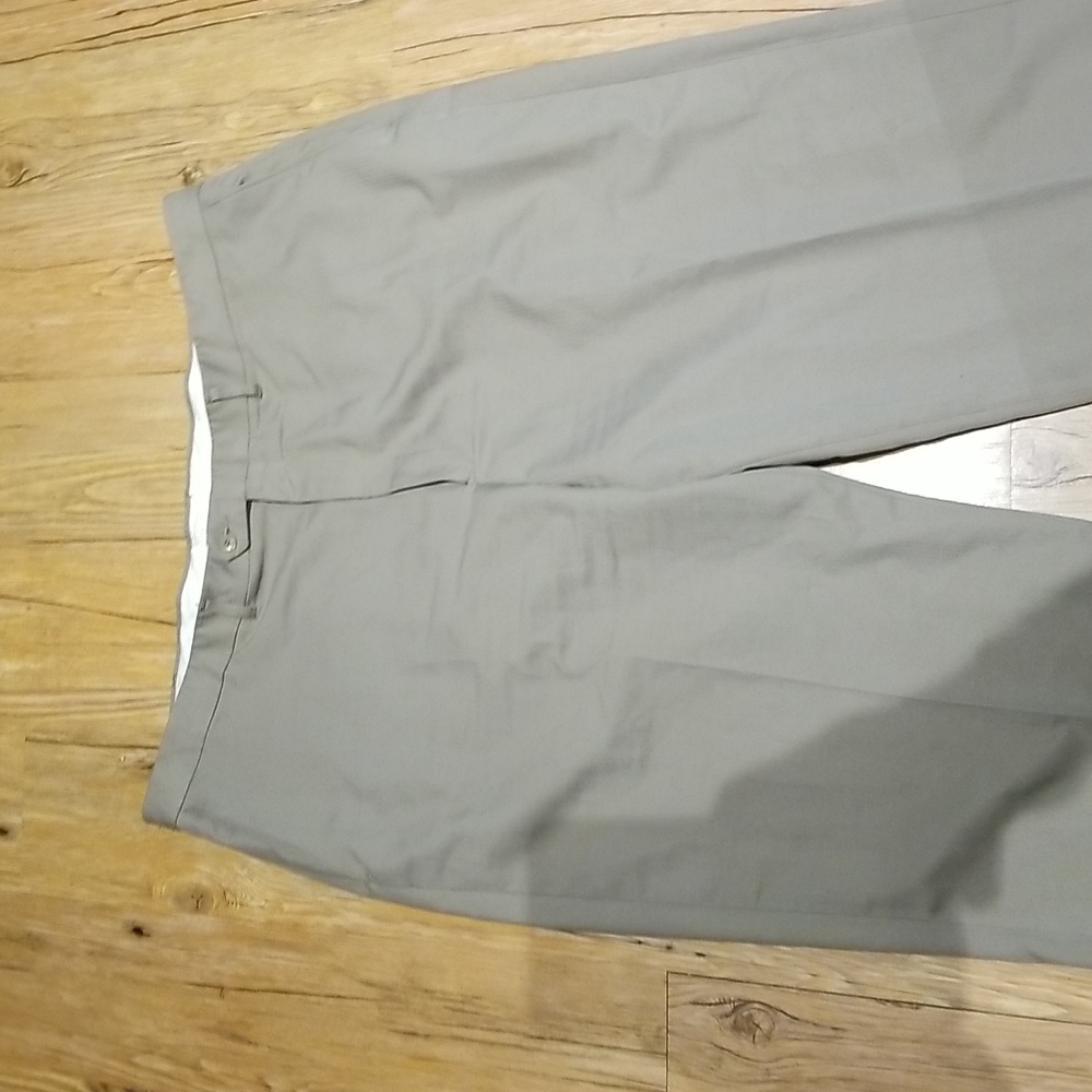 Haggar dress pants like new condition sz 44x32 tan